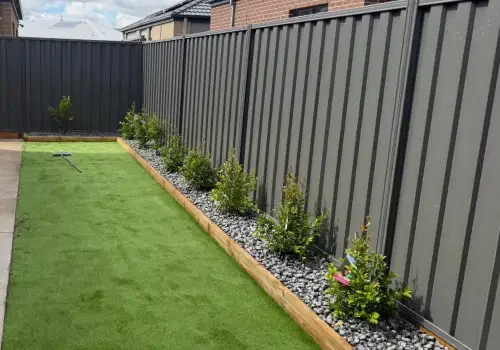 Modern fencing and privacy screen improving security and outdoor comfort